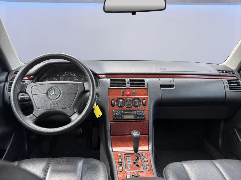 Mercedes-Benz E 200 – 22