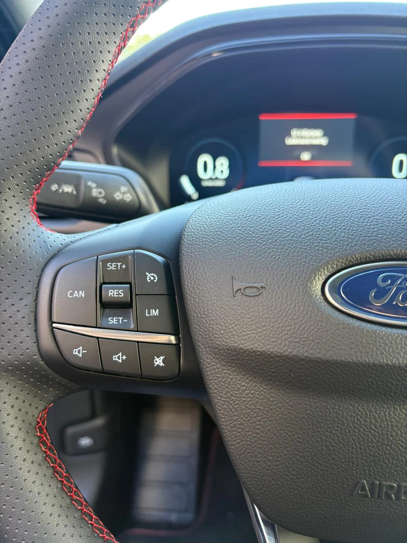 Ford Focus ST Line X 1.0 7AT – 15
