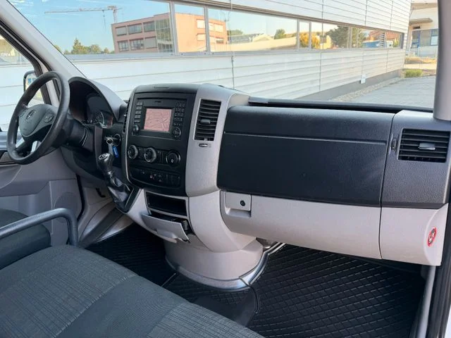 Mercedes-Benz Sprinter – 16