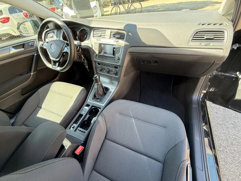 Volkswagen Golf – 16