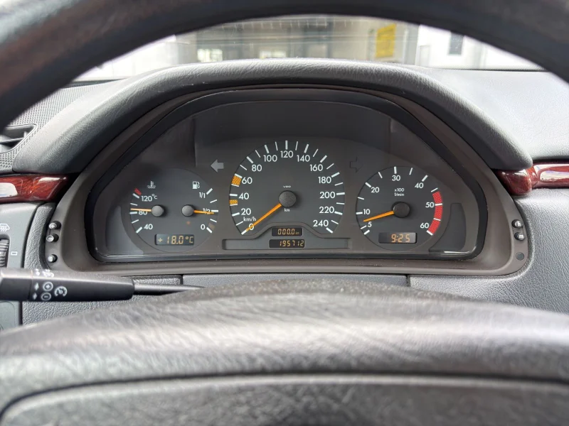 Mercedes-Benz E 200 – 20