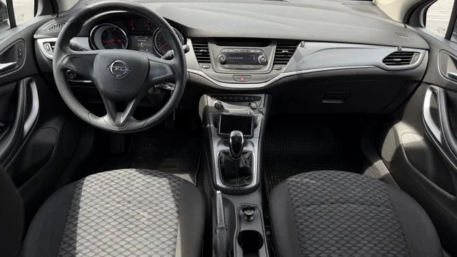 Opel Astra – 9