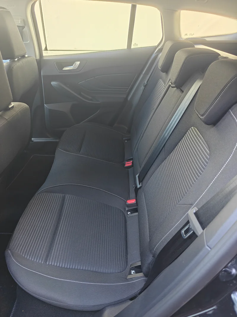 Ford Focus Turnier Active X 1.0 7AT – 14
