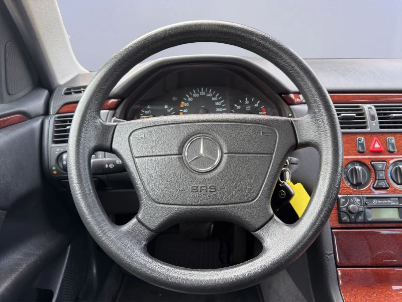 Mercedes-Benz E 200 – 21