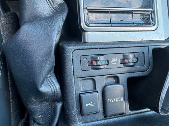 TOYOTA Land Cruiser – 26