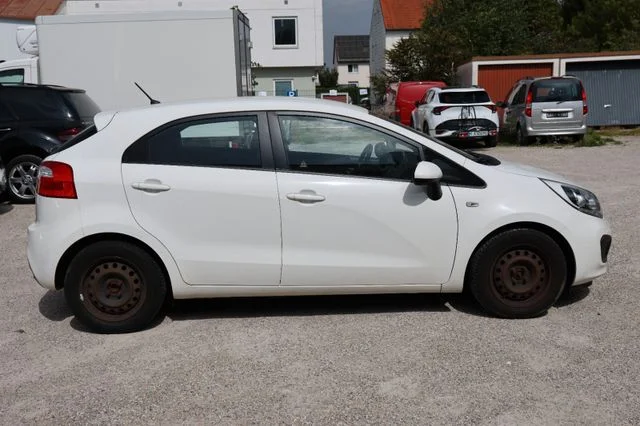 KIA Rio – 6