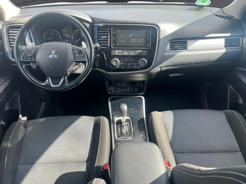 Mitsubishi Outlander – 15