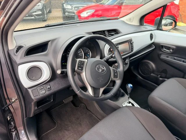 TOYOTA Yaris – 14
