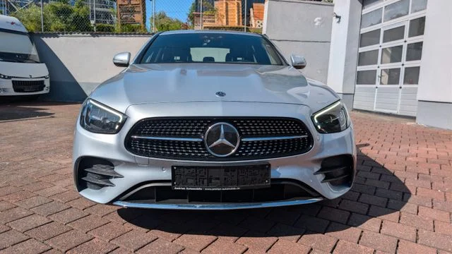 MERCEDES-BENZ E 300 – 8