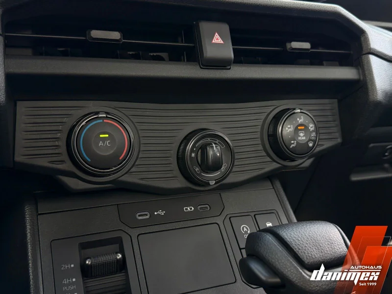Toyota Hilux – 33