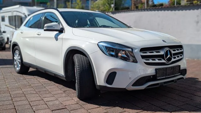 MERCEDES-BENZ GLA 200 – 7