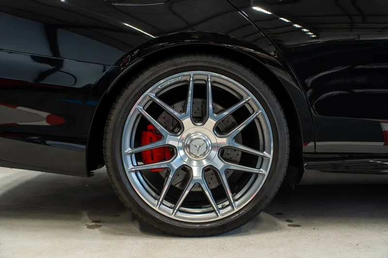Mercedes-Benz E 63 AMG – 16