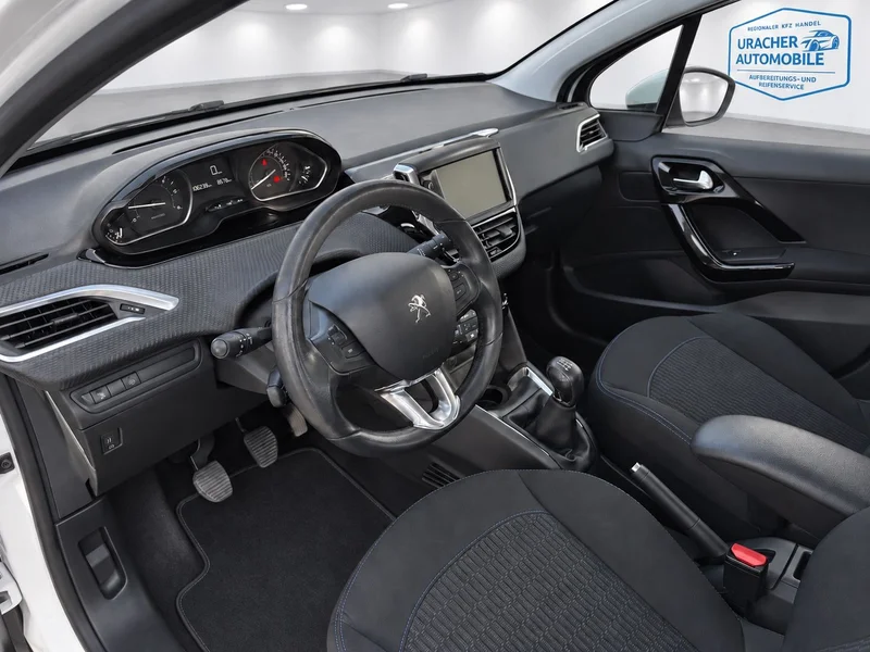 Peugeot 208 – 11
