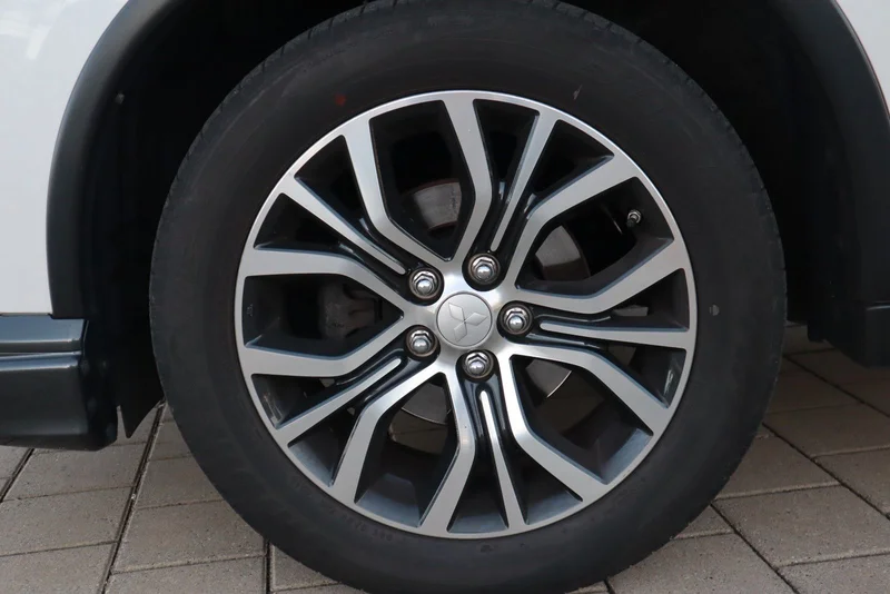 Mitsubishi Outlander – 19