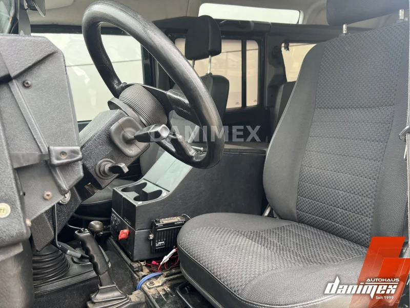 Land Rover Defender – 10