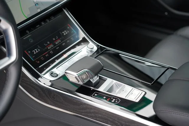 AUDI A8 – 12