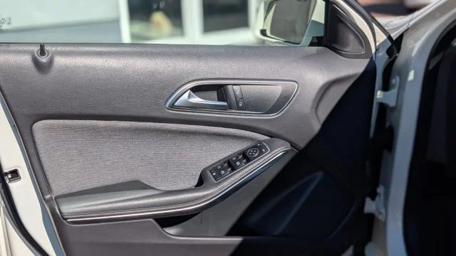 MERCEDES-BENZ GLA 200 – 12