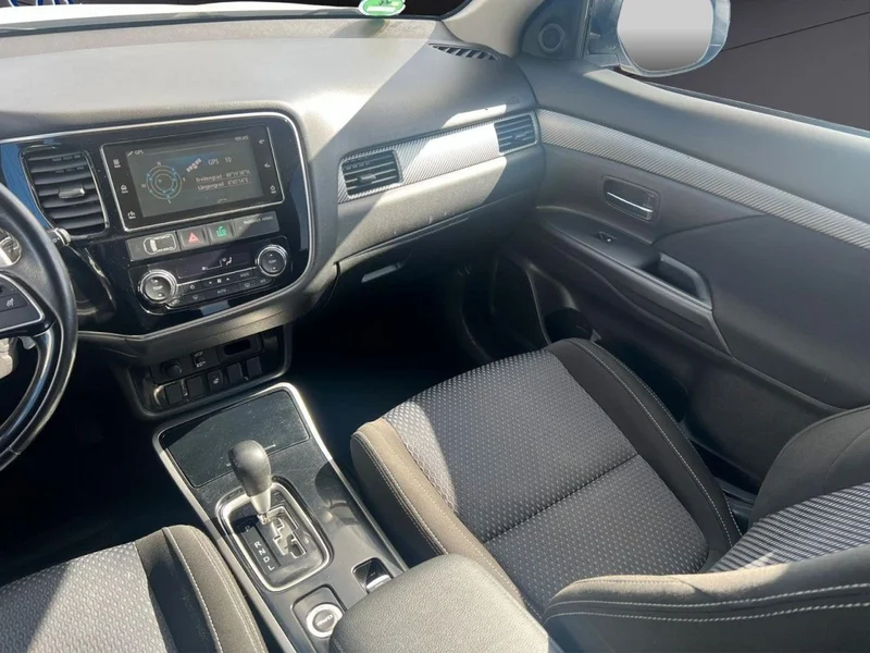Mitsubishi Outlander – 18