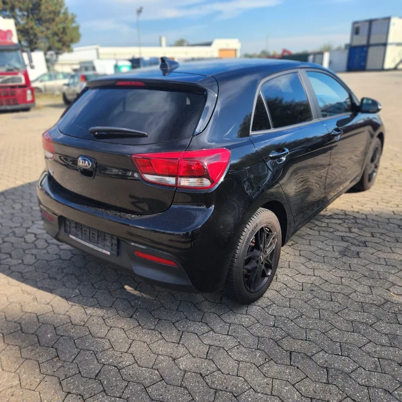 Kia Rio – 6