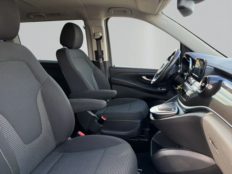 Mercedes-Benz V 220 – 12