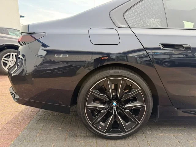 BMW M760 – 28