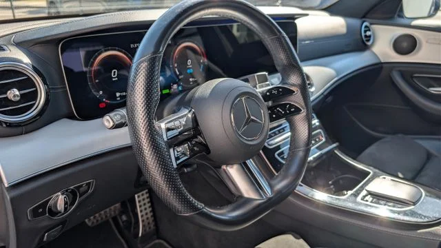 MERCEDES-BENZ E 300 – 15