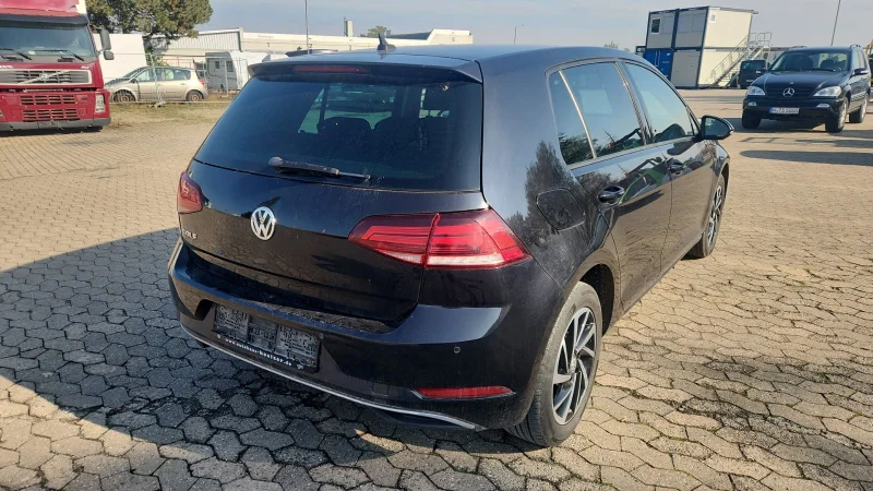 Volkswagen Golf – 6