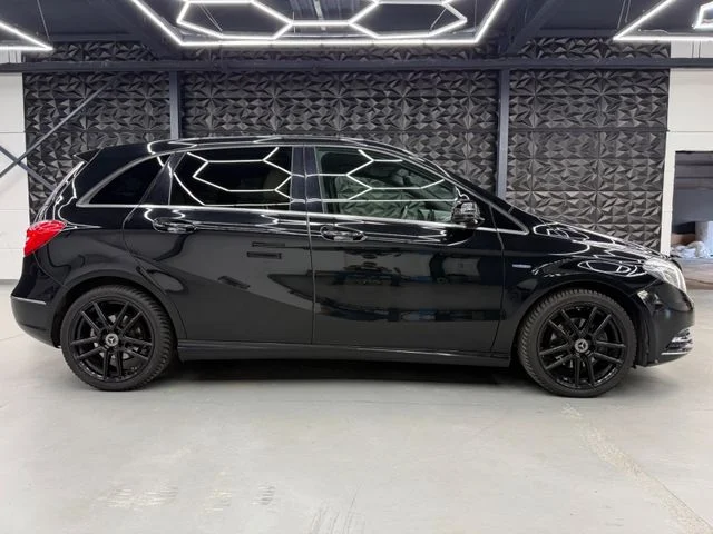 Mercedes-Benz B 180 – 12