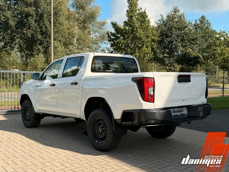 Toyota Hilux – 8