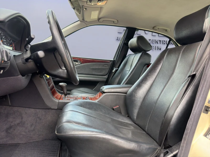 Mercedes-Benz E 200 – 15