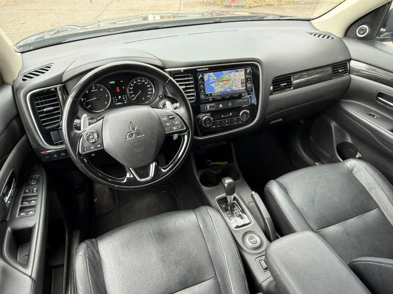 Mitsubishi Outlander – 12