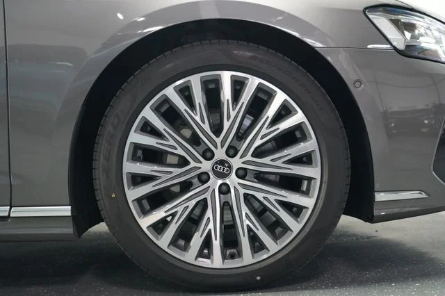 AUDI A8 – 8