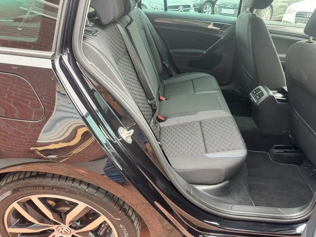 Volkswagen Golf – 14