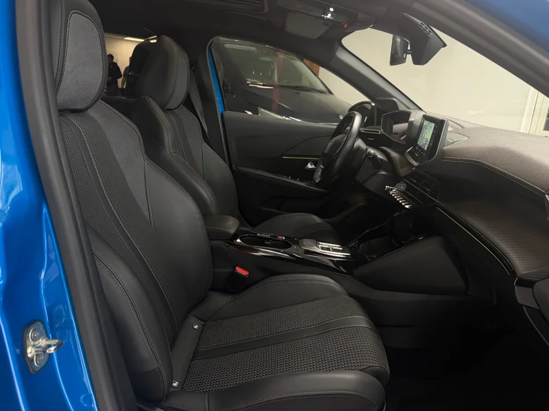 Peugeot 208 – 18