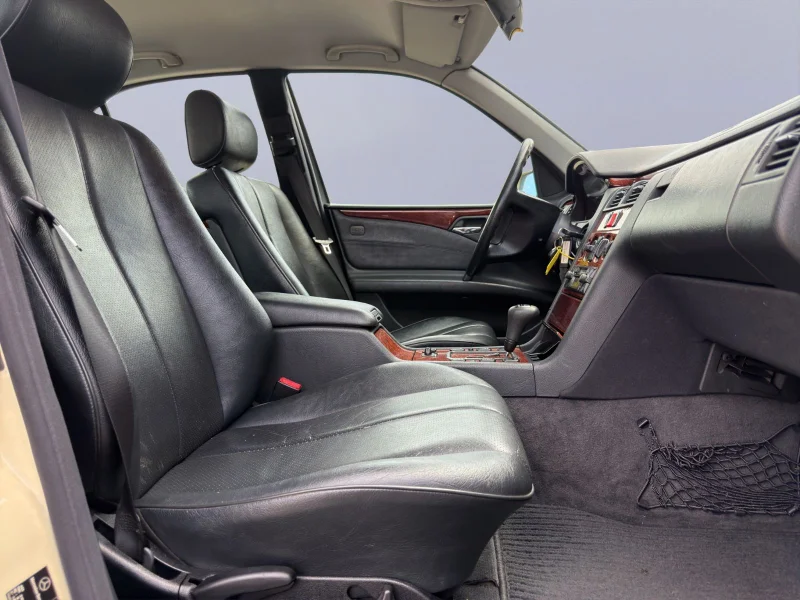 Mercedes-Benz E 200 – 17