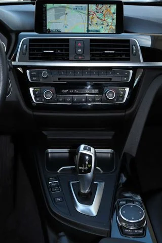 BMW 330 – 17