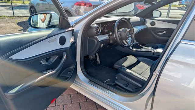 MERCEDES-BENZ E 300 – 10
