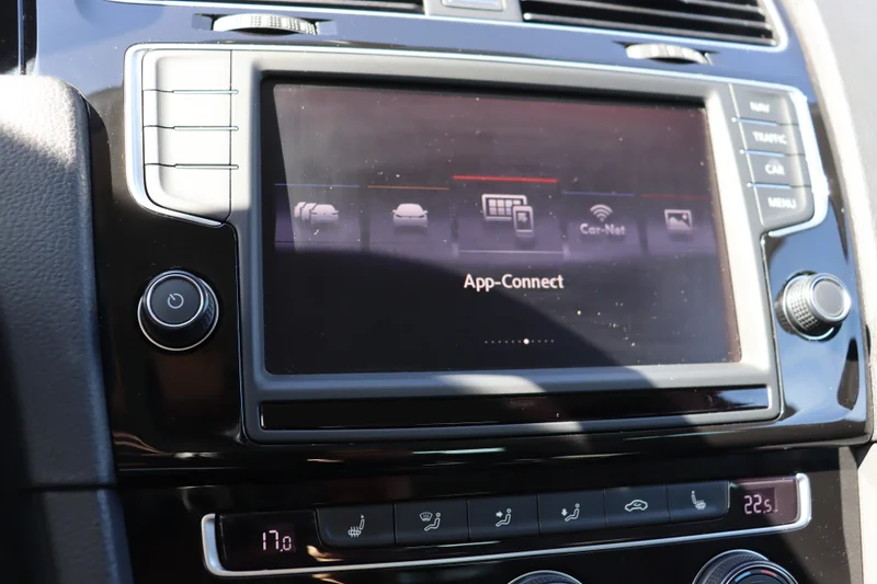 Volkswagen Golf – 24