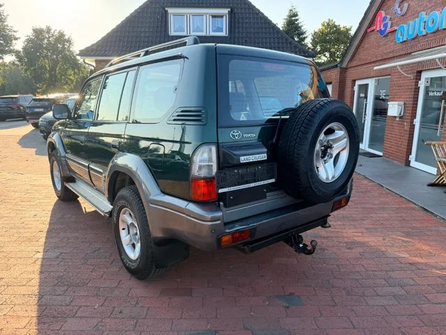 TOYOTA Land Cruiser – 3