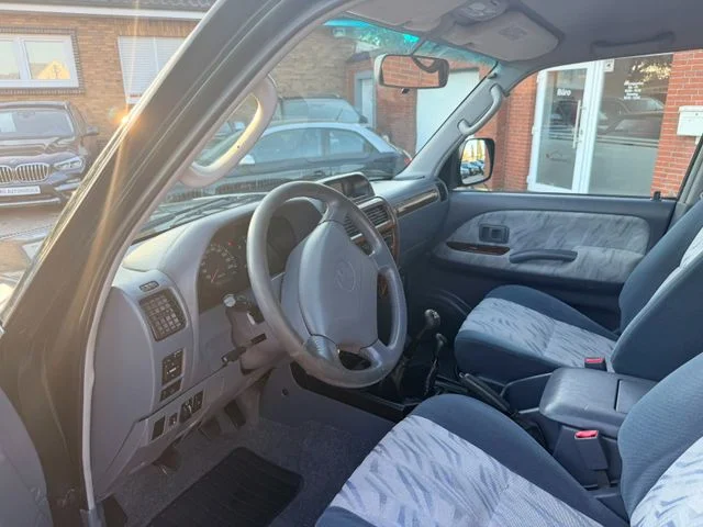 TOYOTA Land Cruiser – 17