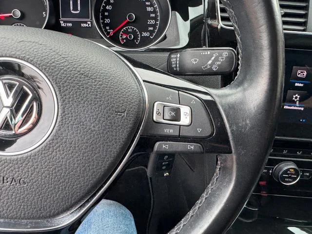 Volkswagen Golf – 33