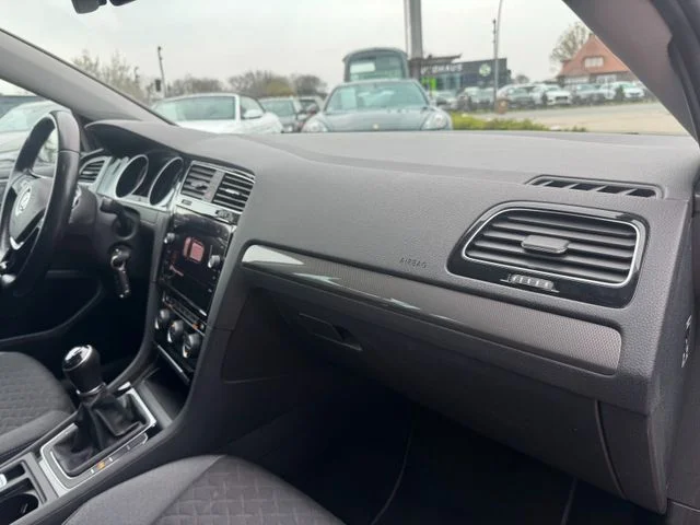 Volkswagen Golf – 16