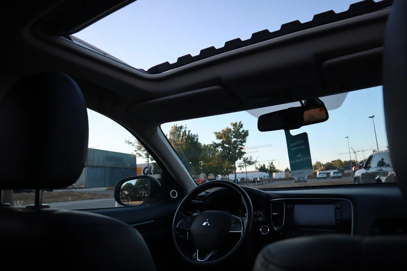 Mitsubishi Outlander – 12