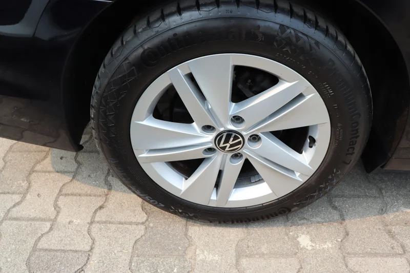 Volkswagen Golf – 25