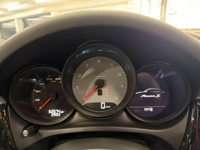 Porsche Macan – 16