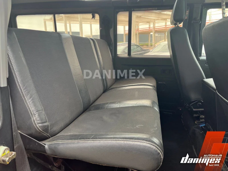 Land Rover Defender – 12