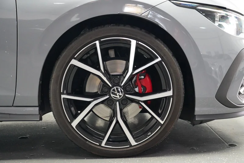 Volkswagen Golf – 8