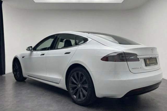 Tesla Model S – 3