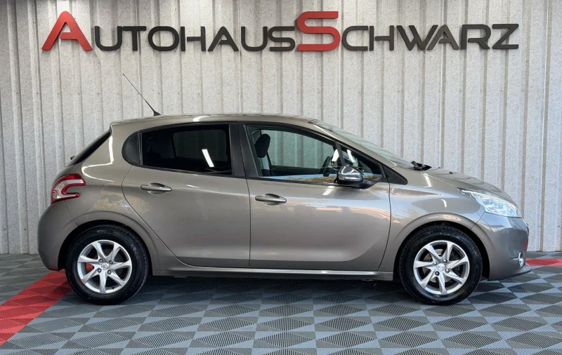 Peugeot 208 – 8