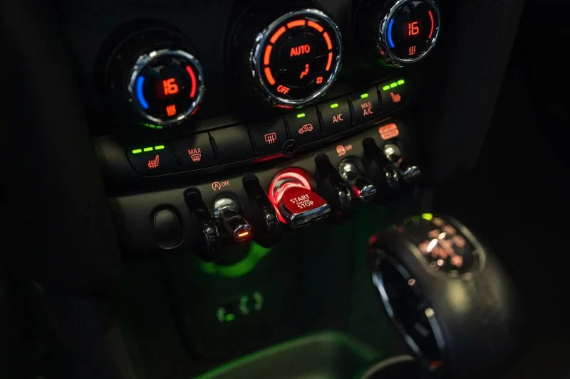 Mini COOPER – 18